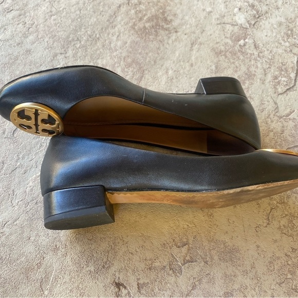 Tory Burch Black Leather Loafers‎ w/Gold Medallion Logo Women's Size 5 - Picture 7 of 10